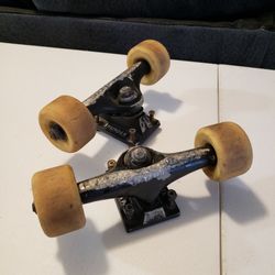 7.5" Thunder Team Black Skateboard Trucks & 51mm Wheels