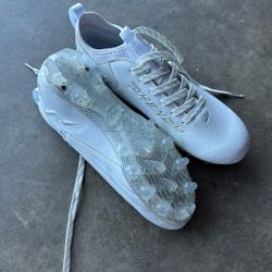 Phenom Men’s Football Cleats