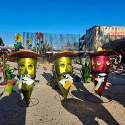 Metal Yard Art, Wind Spinners & POTTERY 🌵 