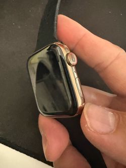 Apple watch series 4  stainless steel in gold, with sapphire crystal screen