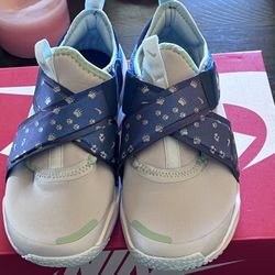 Brand New Nike flex advance SE (PS) size 2.5 Y sneakers