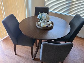 Dining table & chairs