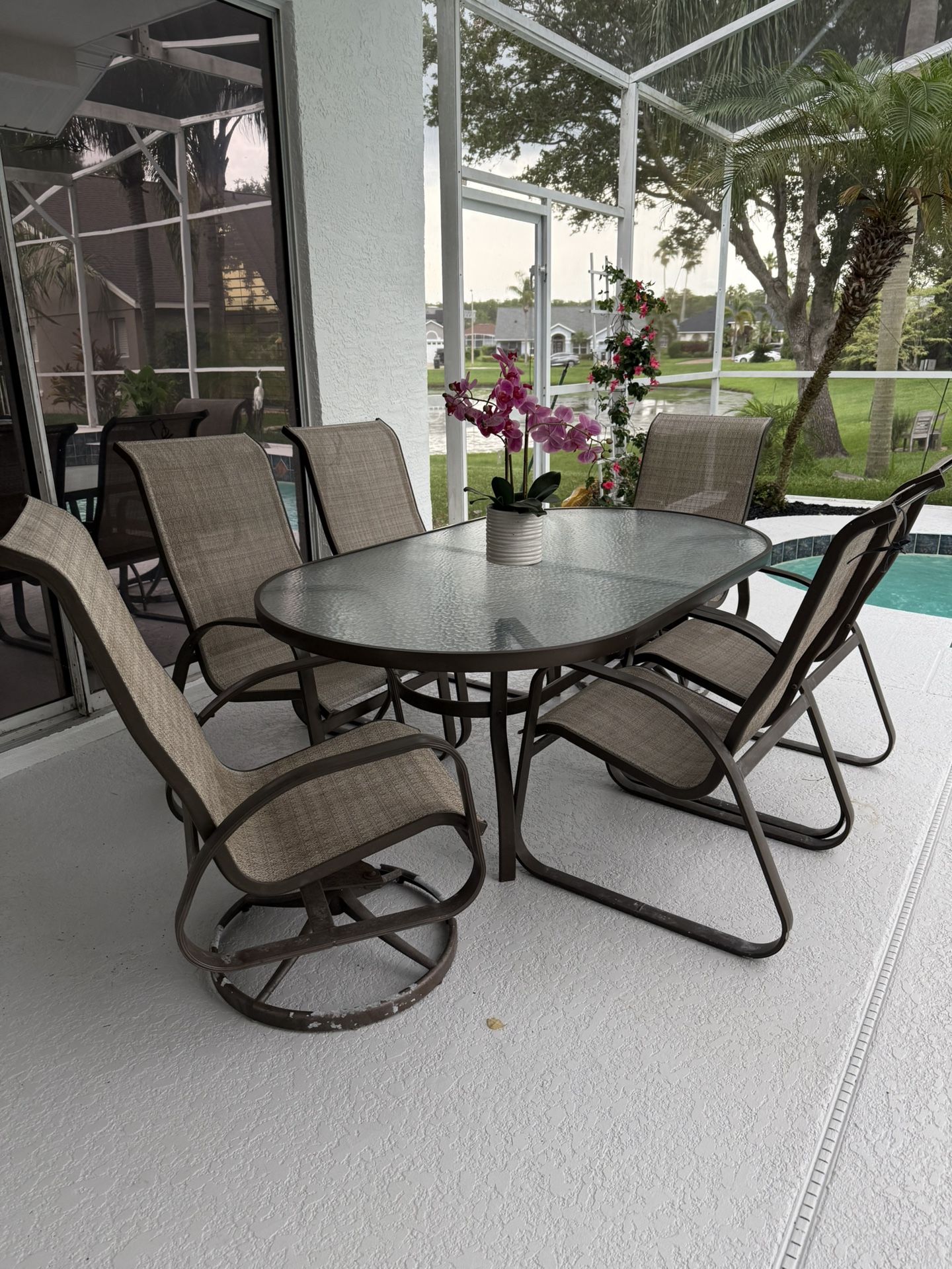 Selling Our Outdoor Table Set