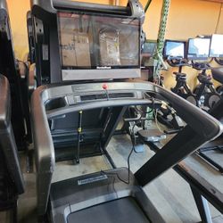 2025 model Nordictrack Commercial 2450 Treadmill 24" screen - 1600$