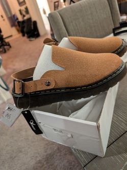 Women's suede clogs