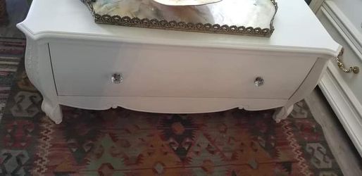 CUTE SHORT TV STAND OR COFFEE TABLE AT PICKY PINCHERS 5912 54TH AVE N KENNETH CITY OPEN 12-6PM FREE DELIVERY