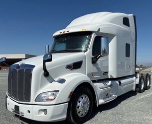 2022 Peterbilt 579 6x4 T/A Sleeper Truck Tractor