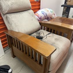 Nice Comfy Electric Chair w/ Matching Side Table - Best Quality Wood!