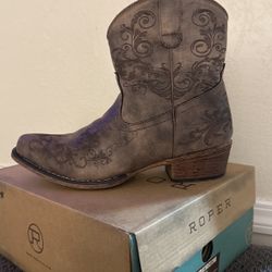 Women’s Roper Short Stuff Embroidery Snip Toe Women’s Boot, Ankle 9.5