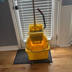 Rubbermaid Mop Bucket 