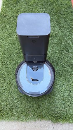 Roomba i7 + plus vacuum cleaner stand
