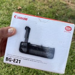 Canon BG-E21 Camera Grip New !