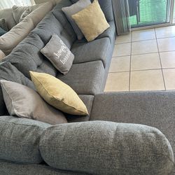 Gorgeous Sectional Couch!!