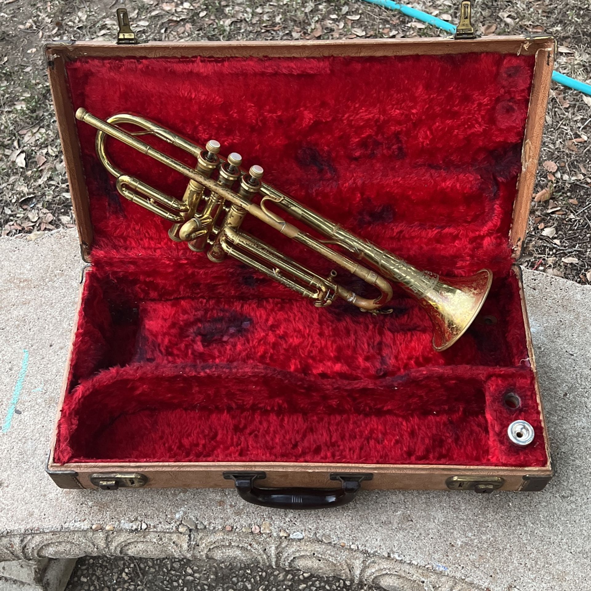 Vintage Elkhart Trumpet with Hard Case/16c4 Mouthpiece (Pick Up Only Please)