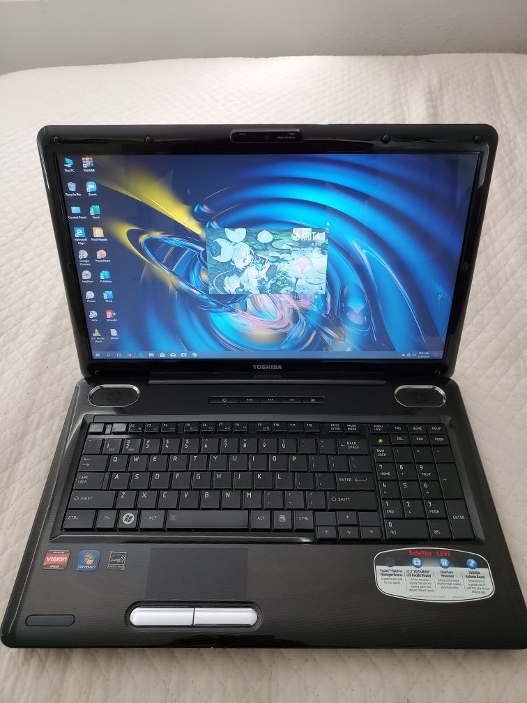 Toshiba Amd c2d / windows 10 pro / various programs full/ 17.3 inch / run great / great condition / 💻📷💽🔋👌