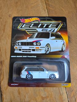 2023 Hot Wheels Collectors Elite 64 1990 BMW 318i Touring Wagon with Protector