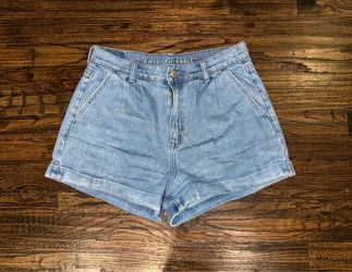 American Eagle Light Wash Mom Short High Waist Denim Shorts - Size 6