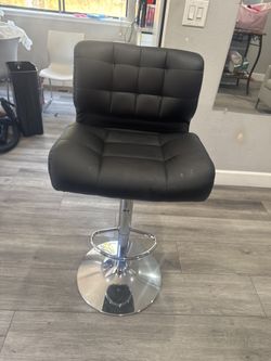 Black Bar Stool – Adjustable Height – $20