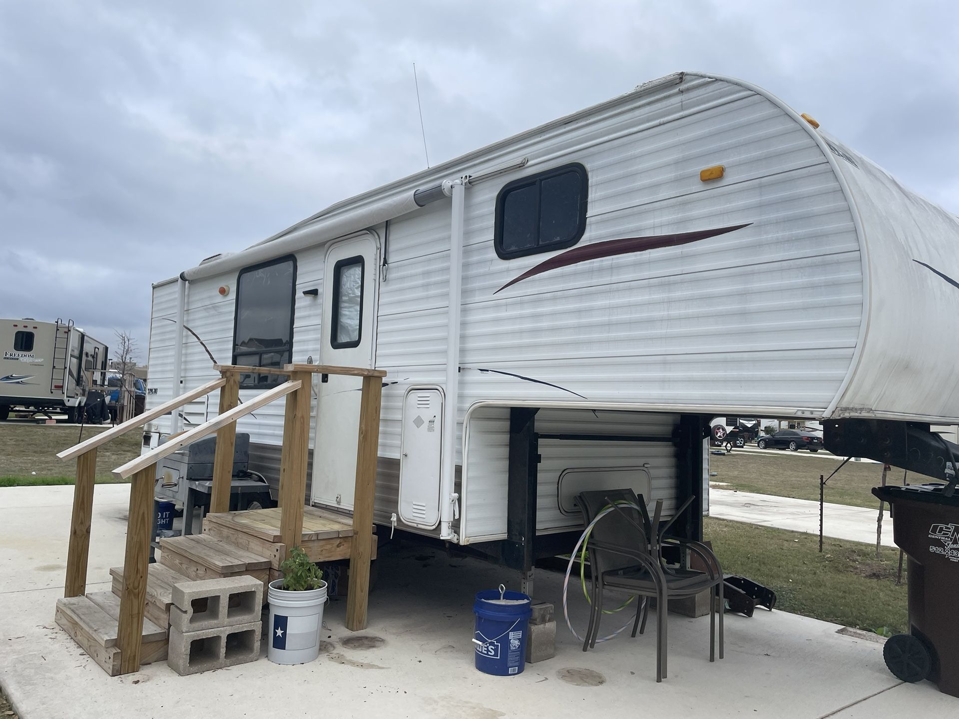Skyline Layton 2010 RV 2 bed 1 bath