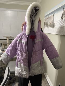 Little Girls Snow Outfit And Snow Boots