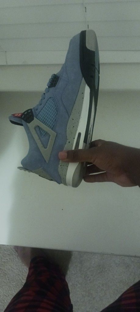 Jordan Retro 4 University Blue