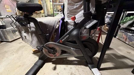 2020 Peloton Bike Gen 2 - About 88 Rides - Amherst, NH