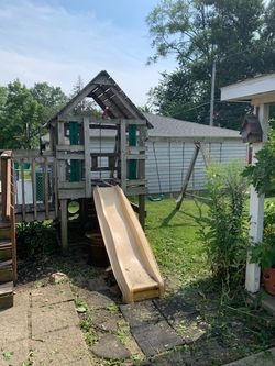 Kids Wooden Playhouse/swingset