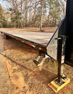 2023 Flat Bed Gooseneck Trailer 40’- GREAT Conditions