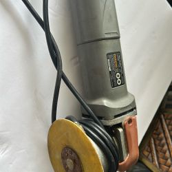 Small, dual action Orbital polisher/sander