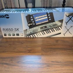 Brand New Bluetooth 61 Key Music Keyboard Set ✨💫