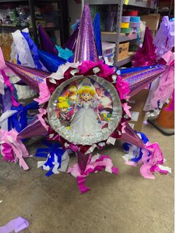 Princess peach 3-d piñata