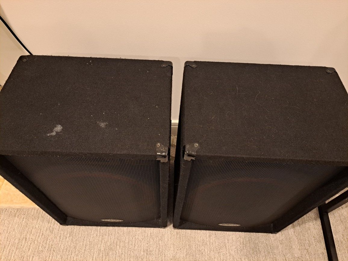 Radioshack PA Speakers 15 Inch for Sale in Chicago, IL OfferUp