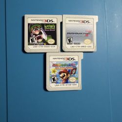 Nintendo 2DS 3DS Luigi’s Mansion Dark Moon, Mario Kart 7, Mario Party Island Tour 