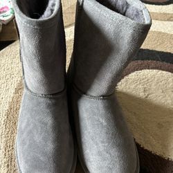 Women’s Bear paw Boots Gray Size 10