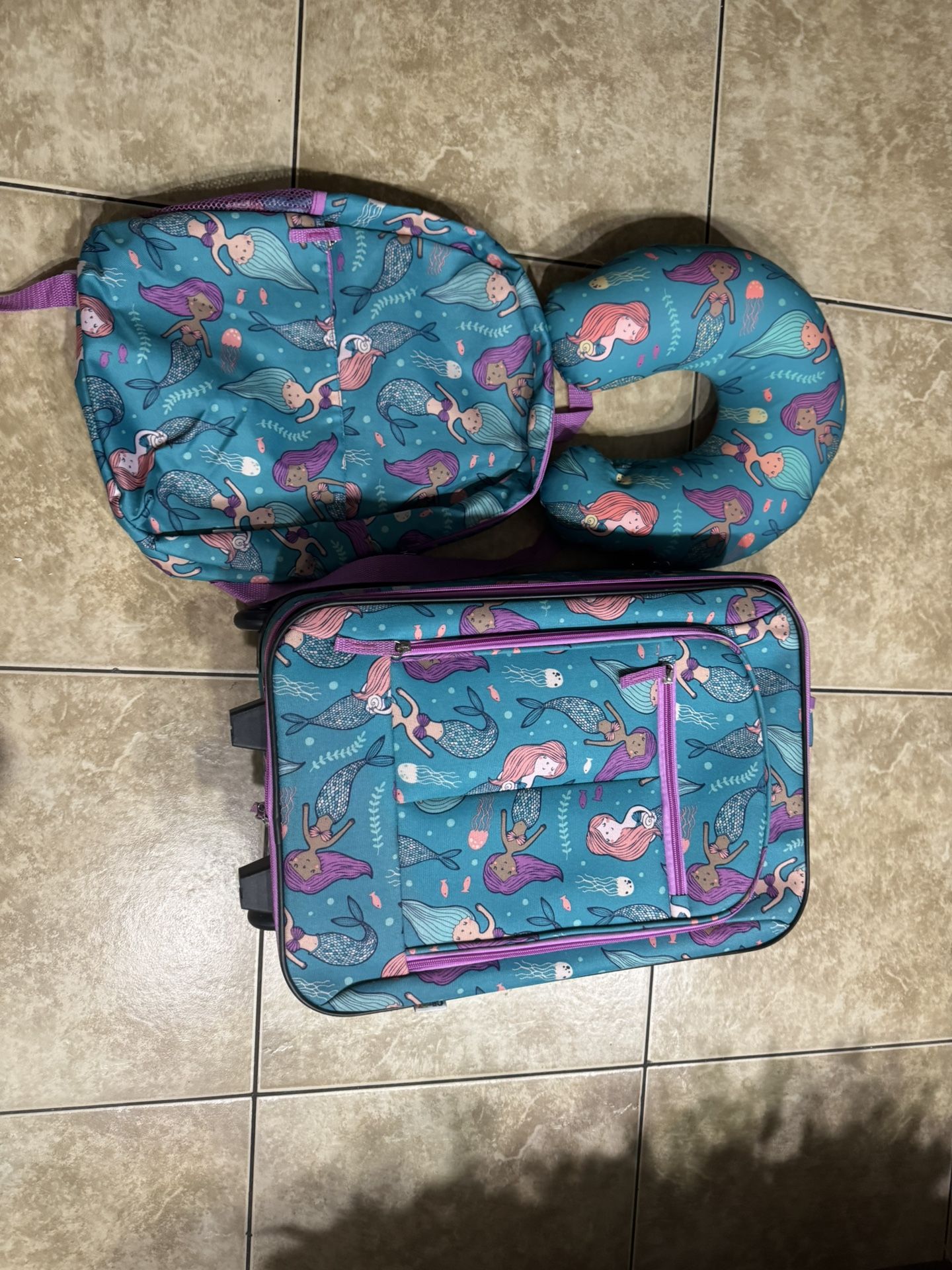 CRCKT 4-Piece Softside Kids Luggage Set, Includes 18" Carry-on Luggage, 12" Backpack, Plush Critter That Turns Into a Neck Roll Pillow, and a Matchin