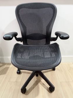 Herman Miller Aeron Size B Office Chair - Like NEW