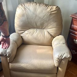 2 Recliners 