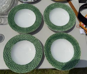 4 piece set of Villeroy & Boch Basket Dinner Plates Made In Italy