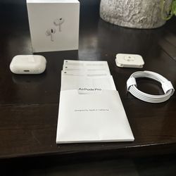 Apple AirPods Pro (2nd Generation) - Excellent Condition with MagSafe Charging Case