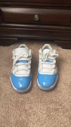 University blue 11’s low(size 8)