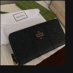 Black Gucci wallet, completely new. 