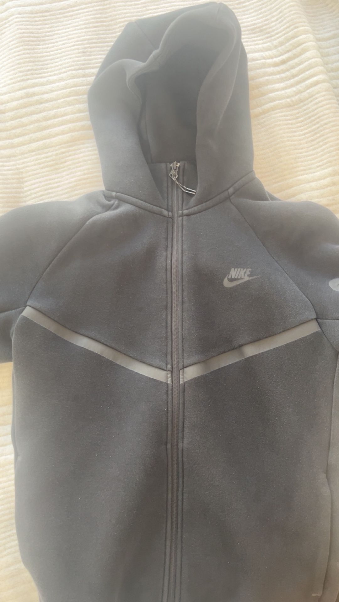 Black Nike Tech Size M
