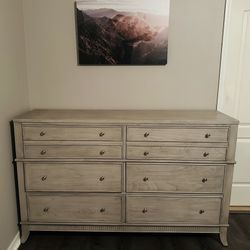 Dresser With 6 Drawers 