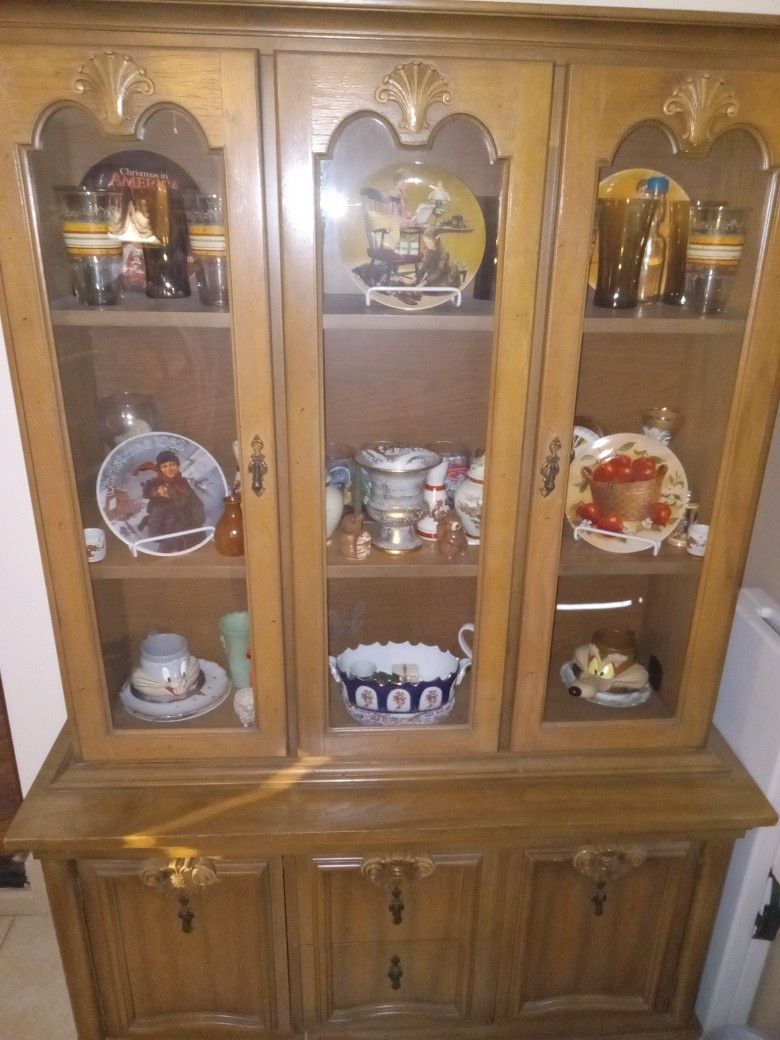 Fancy China Cabinet 