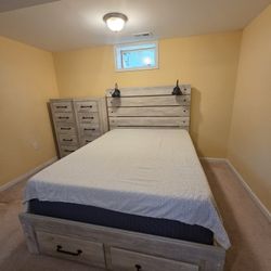 Free Mattress Included!Semi Bedroom Set (Queen). No Stains, Dents, Or Scratches 