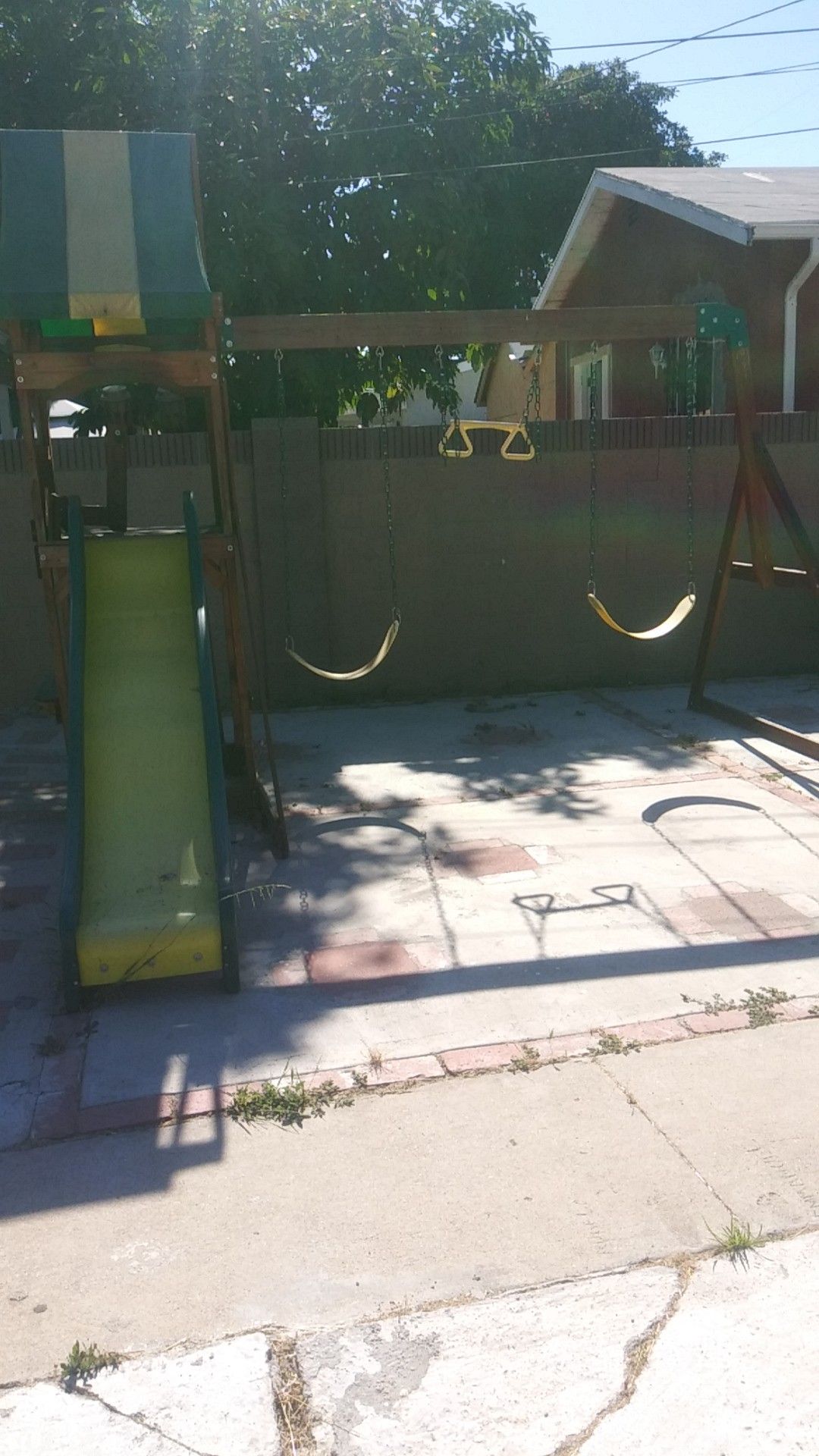 Swings set