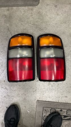 Chevy Tail Lights 2005 Tahoe