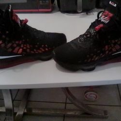 LeBrons Size 9 Like New 