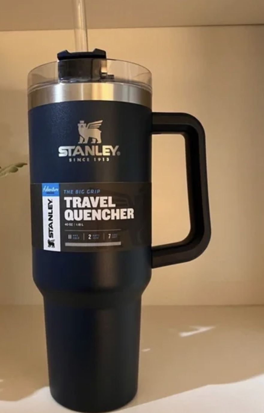 Stanley 30oz Quencher H2.0 FlowState Tumbler Chambray Blue for Sale in  Glendale, AZ - OfferUp