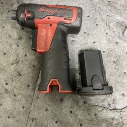 Snap On Tools Screw Gun With Battery And Charger 